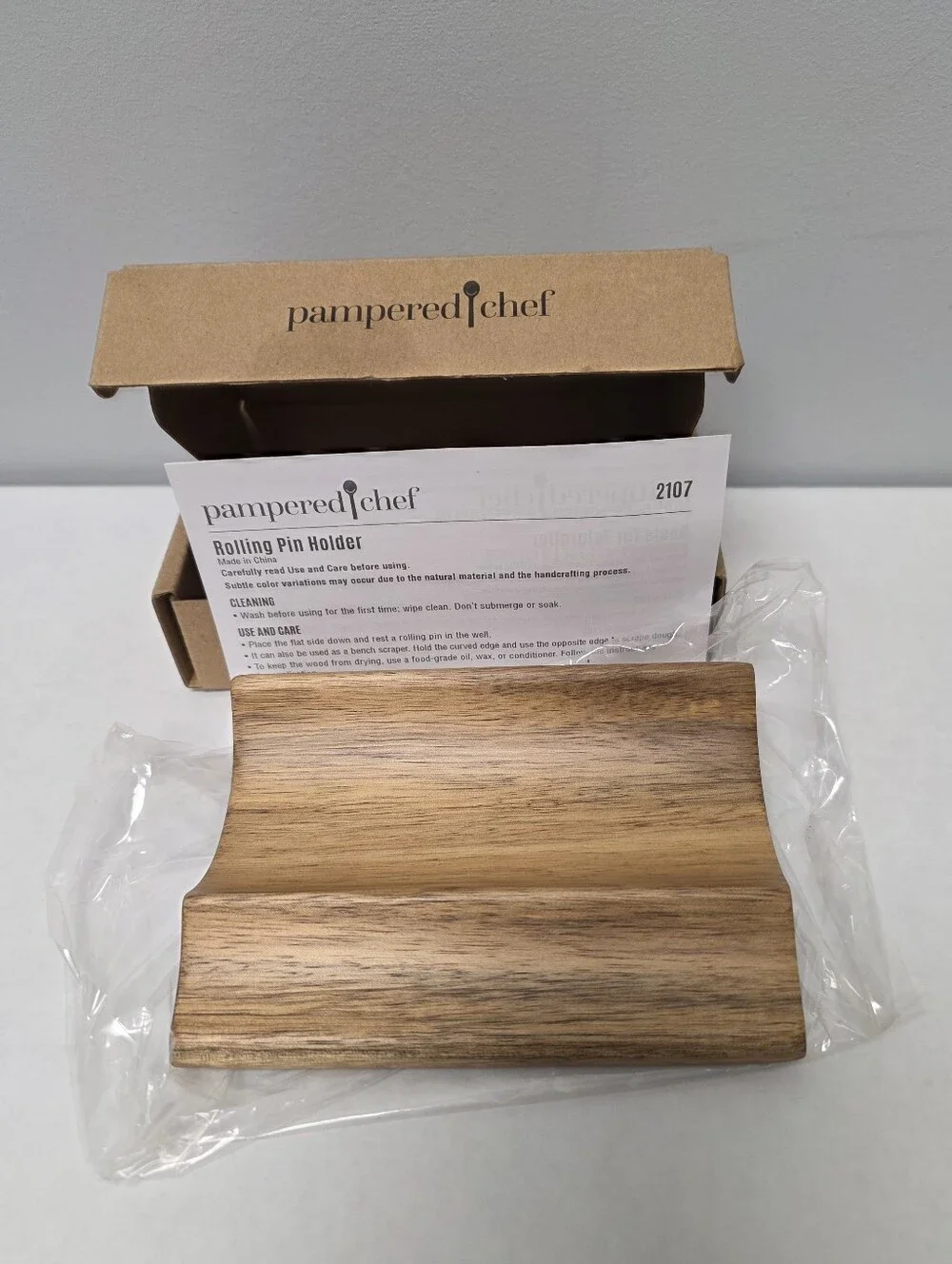 PAMPERED CHEF Wooden Rolling Pin Holder for Marble Rolling Pin New In Box #2107